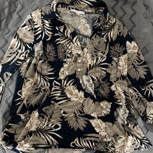 Womenβs blouse with 3/4 sleeves and buttons